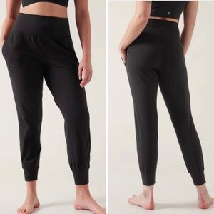Athleta Salutation Powervita Black High-Rise Joggers Pants XSP